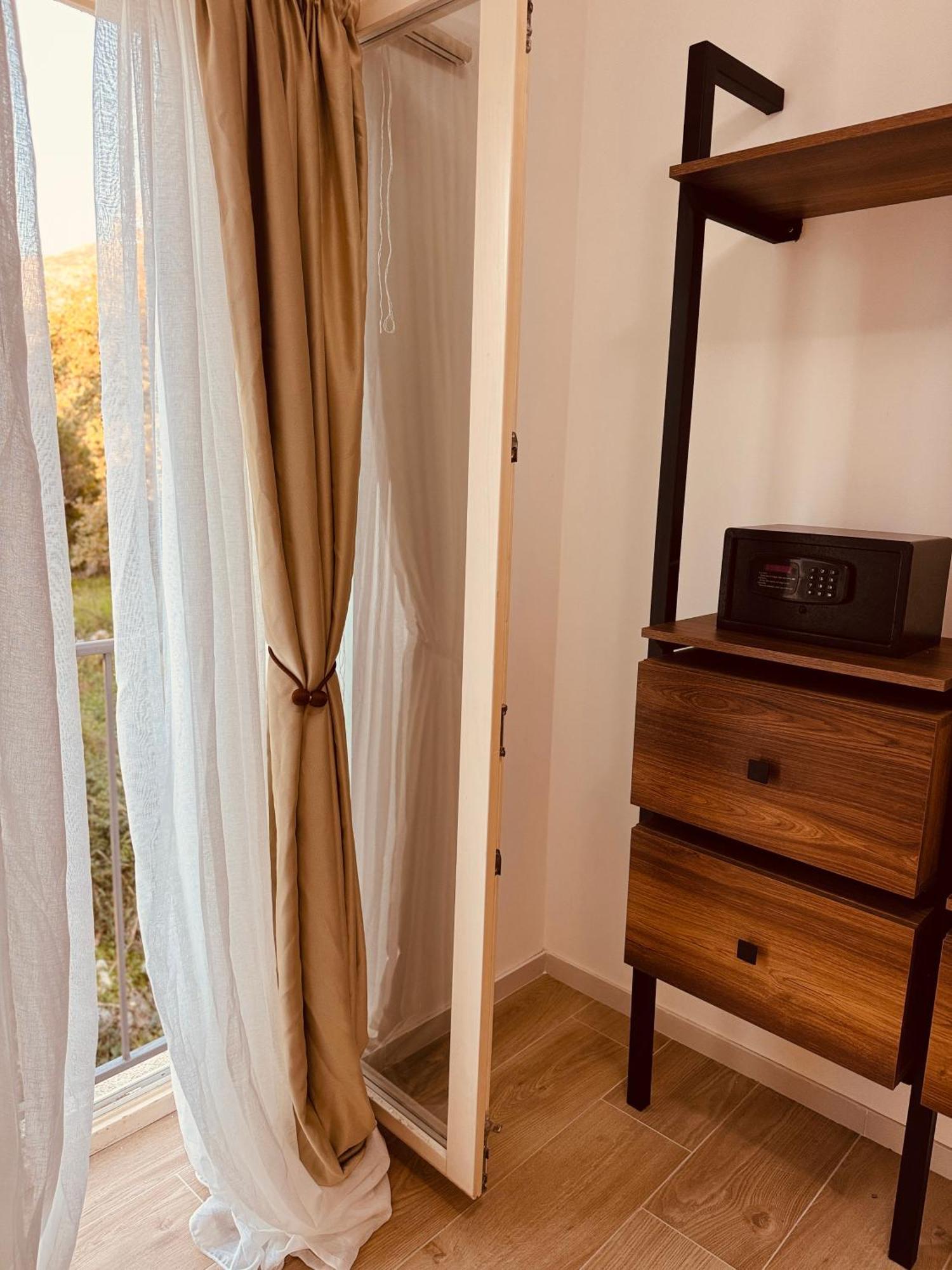 Most Oliva Resort Budva Rum bild
